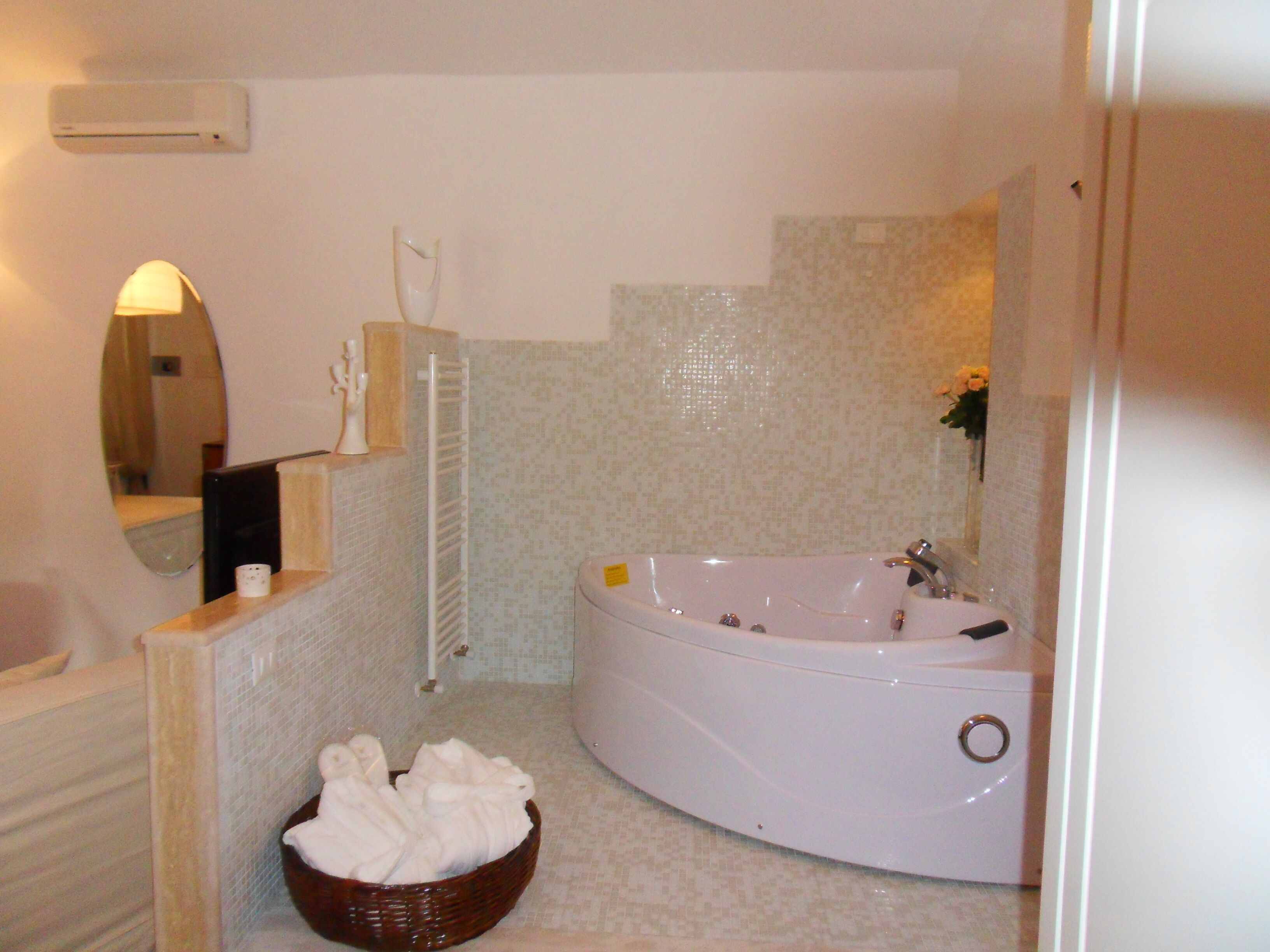 Private spa tub