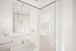 Deluxe Double or Twin Room | Bathroom | Shower, free toiletries, hair dryer, electronic bidet