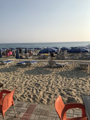 Privatstrand in der Nähe, Strandbar