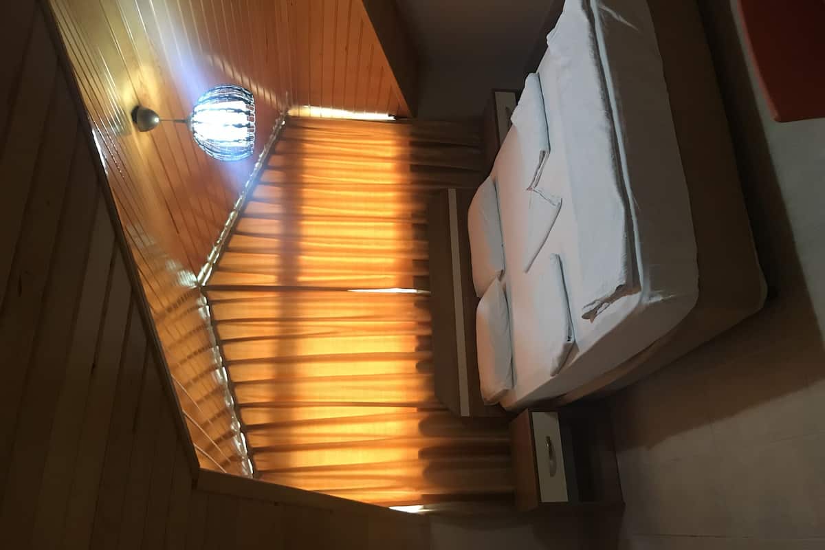 Appartement (for 3 people) | Een bureau, gratis wifi, beddengoed