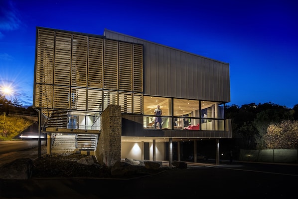 Front of property – evening/night - Hôtel Le Pré (Durtol)