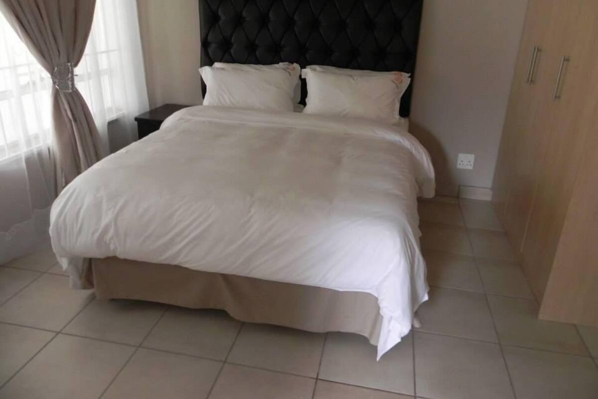 In-room safe, blackout curtains, free WiFi, bed sheets