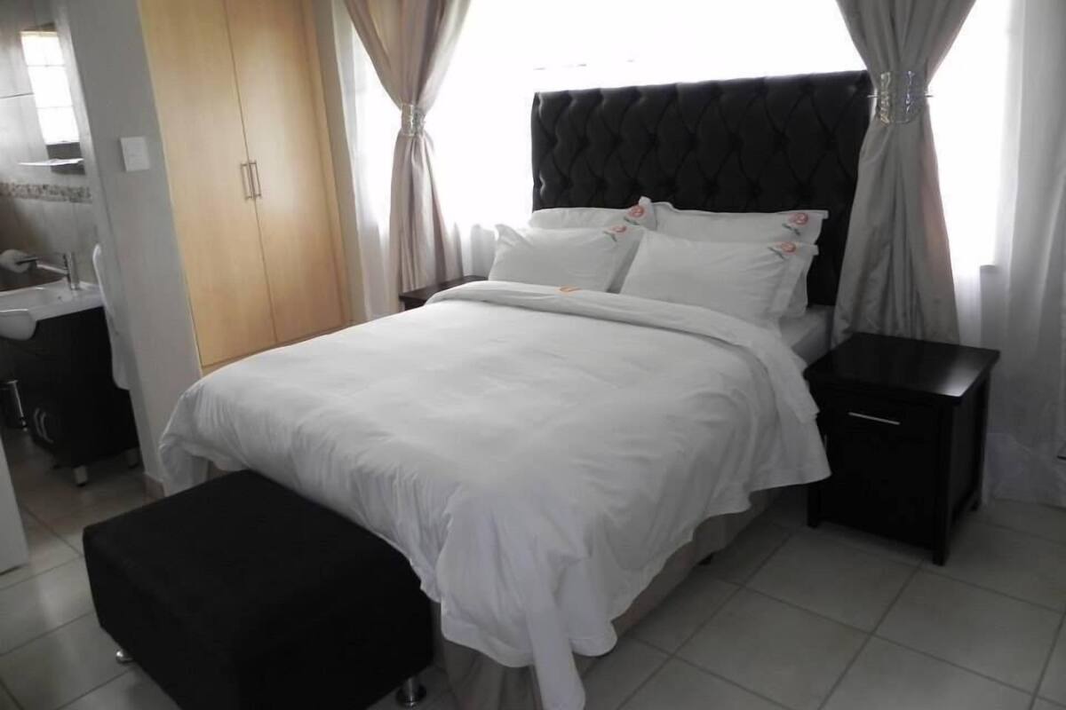 In-room safe, blackout curtains, free WiFi, bed sheets