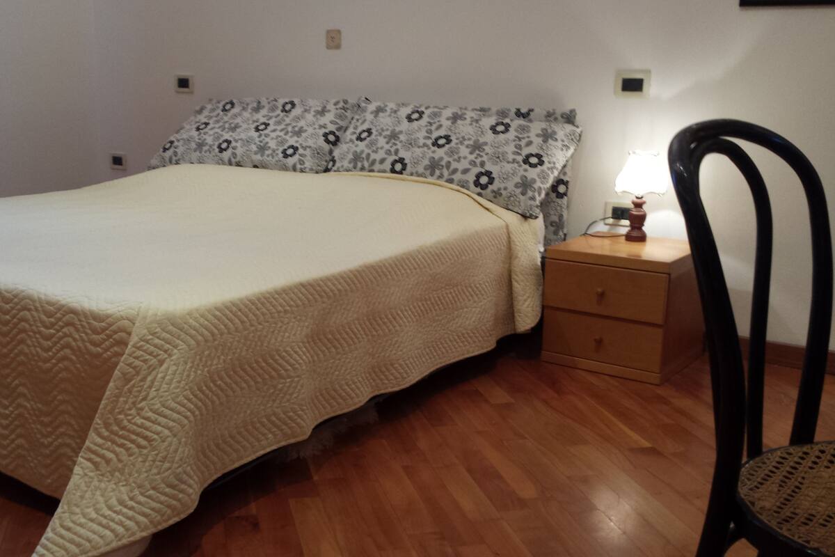 Rollaway beds, free WiFi, bed sheets