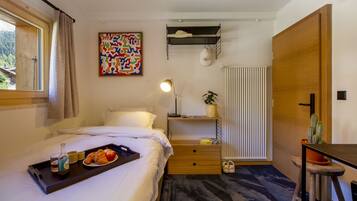 Comfort Single Room, 1 Twin Bed, Non Smoking, Mountain View | Premium bedding, blackout drapes, soundproofing, free WiFi