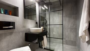 Deluxe Double Room, Balcony, Valley View | Bathroom | Shower, free toiletries, hair dryer, towels