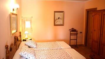 Bügeleisen/Bügelbrett, kostenlose Babybetten, Zustellbetten