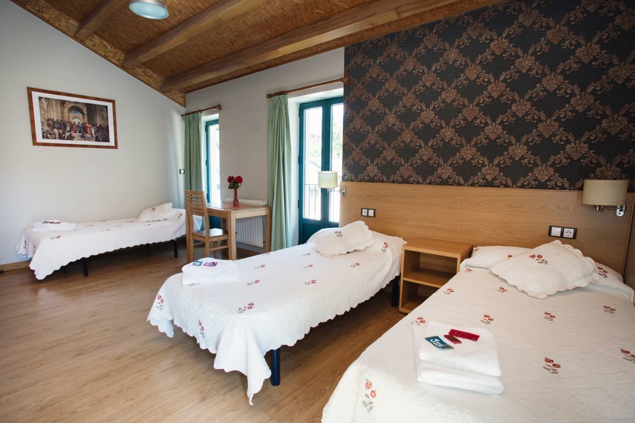 Quarto triplo, banheiro privativo | Cortinas blackout, quartos à prova de som, berços grátis