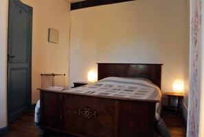 Individuell dekoriert, individuell eingerichtet, Schreibtisch