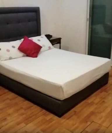 Masa, dizüstü bilgisayar çalışma alanı, ücretsiz kablosuz İnternet