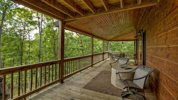 Cabin, Multiple Beds, Non Smoking | Terrace/patio