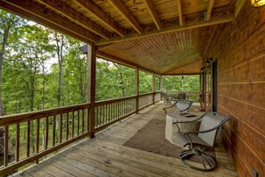 Cabin, Multiple Beds, Non Smoking | Terrace/patio