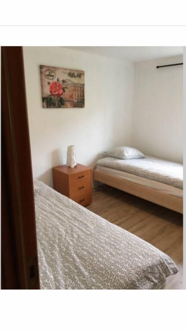Double or Twin Room, Shared Bathroom (G7) | Blackout drapes, free cribs/infant beds, free WiFi, bed sheets - Gabriel Guesthouse (Vestmannaeyjar)
