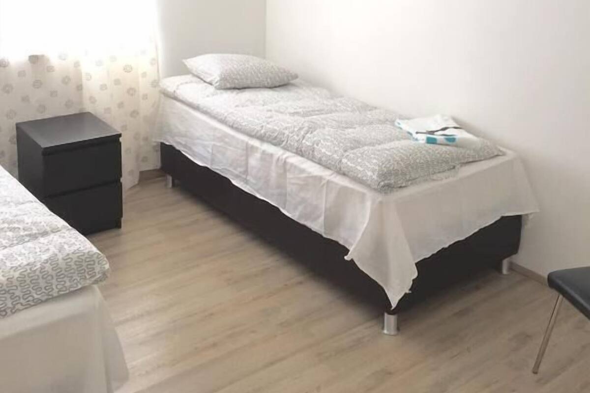 Triple Room, Shared Bathroom (G3) | Blackout drapes, free cribs/infant beds, free WiFi, bed sheets
