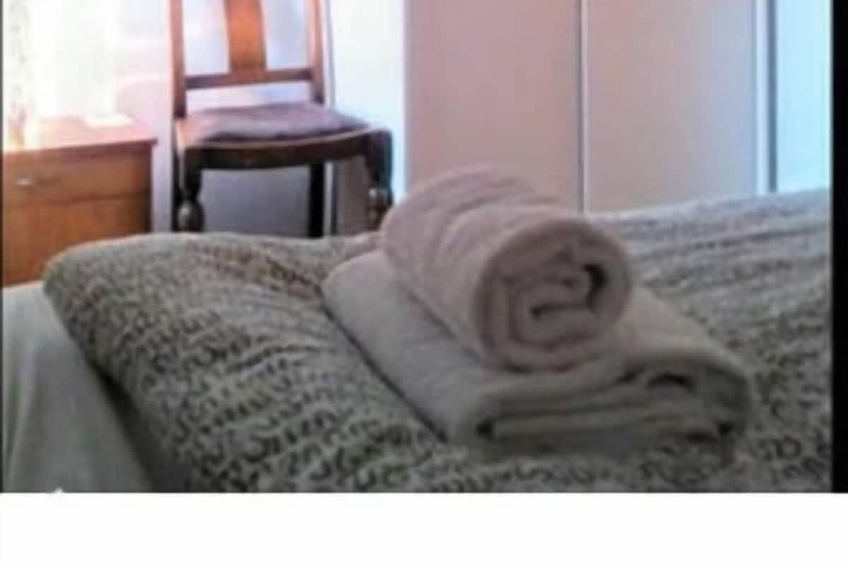 Double or Twin Room, Shared Bathroom (G1) | Blackout drapes, free cribs/infant beds, free WiFi, bed sheets