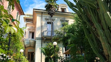 Ngoại thất