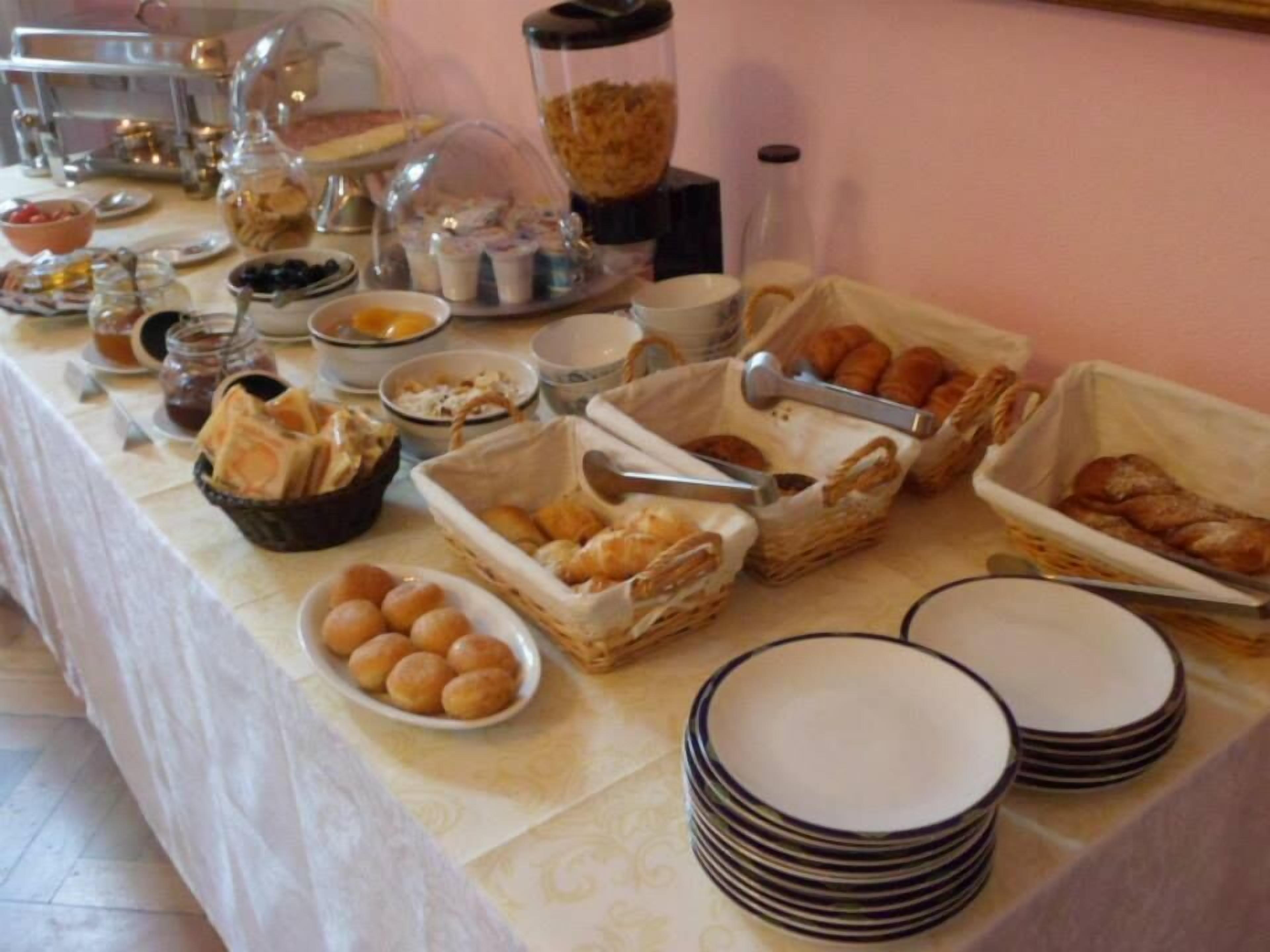 free daily continental breakfast