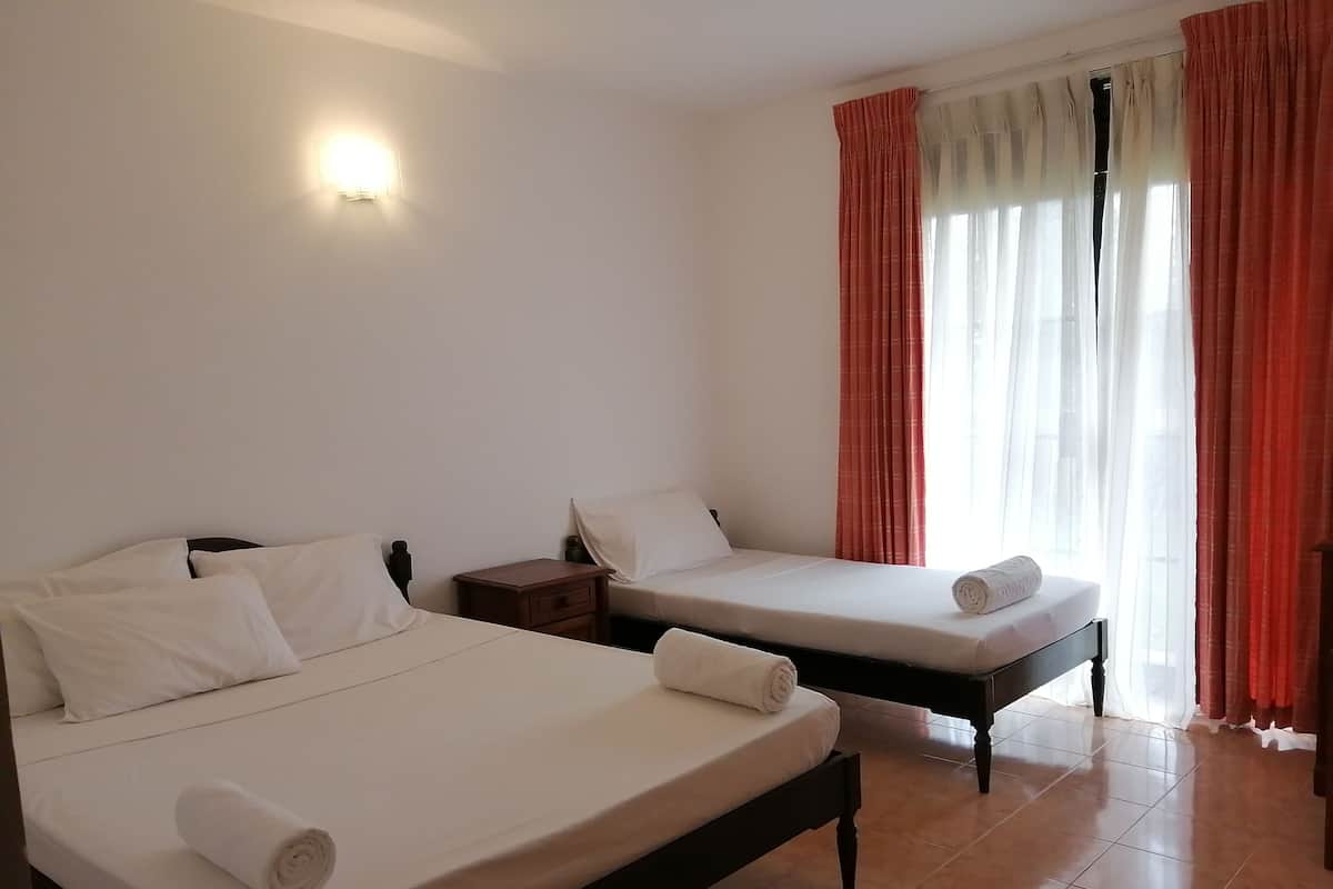 Basic Triple Room, Garden View