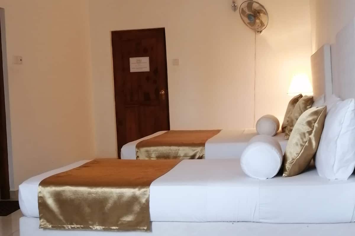 Triple Room | Blackout curtains, soundproofing, free WiFi, bed sheets