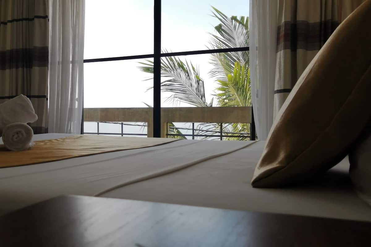 Deluxe Triple Room, Non Smoking, Mountain View | Blackout curtains, soundproofing, free WiFi, bed sheets
