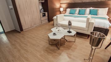 Suite Deluxe, para no fumadores | Ropa de cama hipoalergénica, edredón y minibar