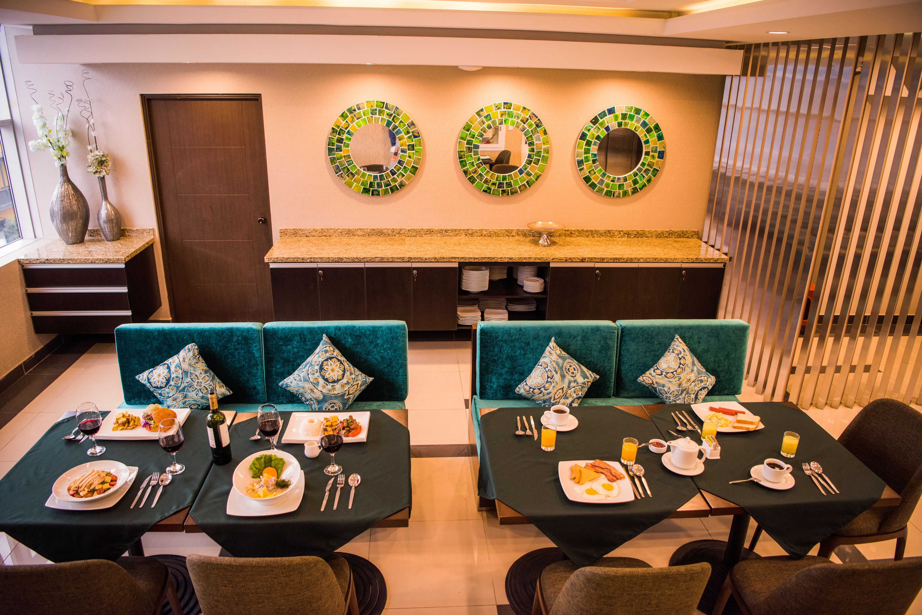 free daily full breakfast