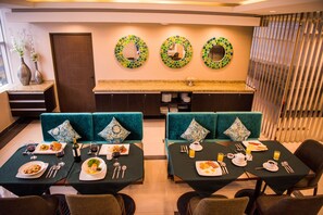 Tägliches inbegriffenes großes Frühstück