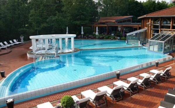 Pool - Waldhotel Humboldt FeWo1 (Salzhemmendorf)