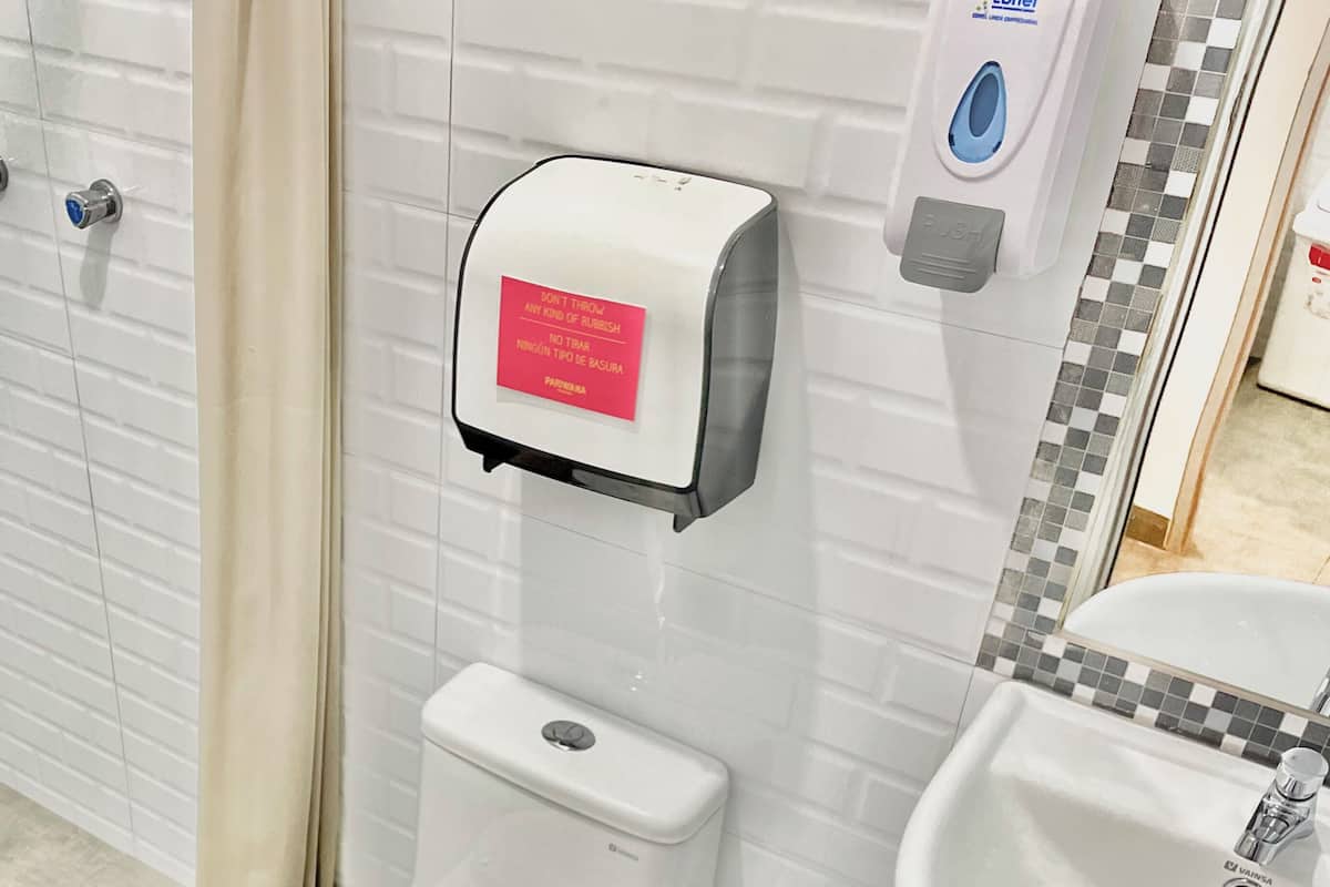Toallas y papel de baño