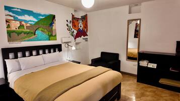 Habitación doble Deluxe, 1 cama matrimonial, baño en la habitación | Insonorización, wifi gratis y ropa de cama