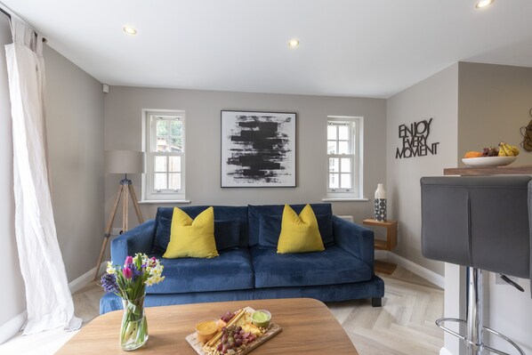 Standard Apartment, 2 Bedrooms | Living area | 32-inch flat-screen TV with digital channels, TV, Netflix
