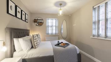 Standard Apartment, 2 Bedrooms | 2 bedrooms, individually decorated, individually furnished