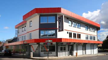 Vista frontal de la propiedad