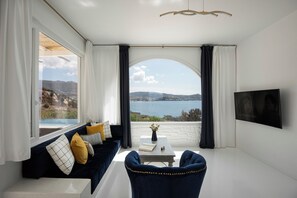 Gold House | Living area - Krios Luxury Suites (Paros)