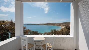 Gold House | Terrace/patio