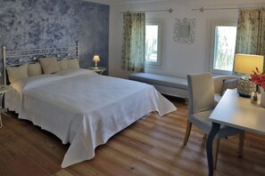 Premium bedding, desk, soundproofing, cots/infant beds