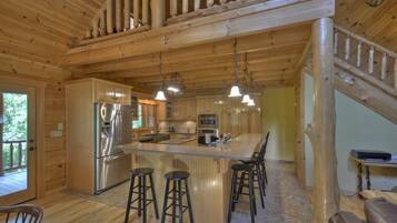 Cabin, Berbilang Katil, Non Smoking | Dapur peribadi | Peti sejuk/penyejuk beku saiz penuh, ketuhar gelombang mikro, ketuhar