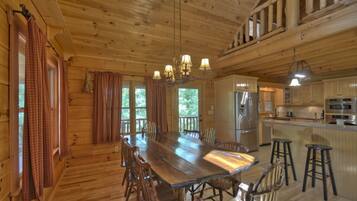 Cabin, Berbilang Katil, Non Smoking | Dapur peribadi | Peti sejuk/penyejuk beku saiz penuh, ketuhar gelombang mikro, ketuhar