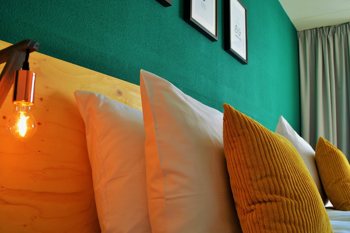 standard double or twin room | hypo-allergenic bedding, in-room safe, desk, blackout curtains