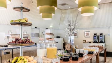 Daily continental breakfast (EUR 18.50 per person)