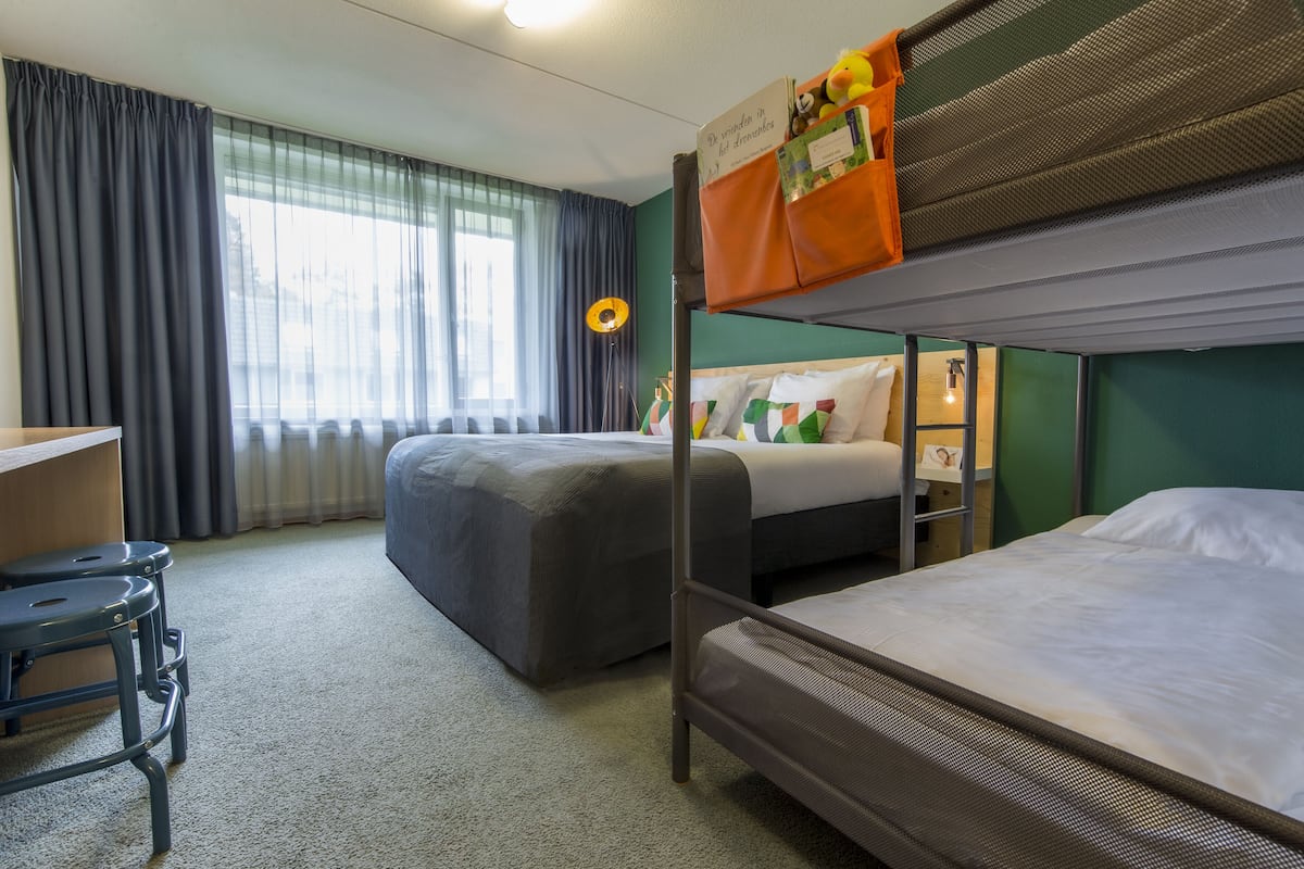 Family Room | Hypo-allergenic bedding available, in-room safe, desk, blackout drapes