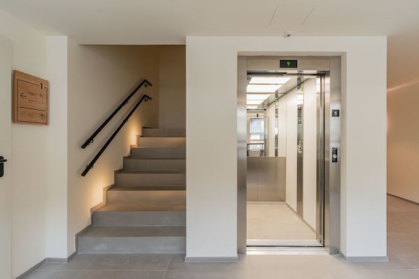 Staircase - Hotel Distrito Oeste by Limehome (San Sebastián)