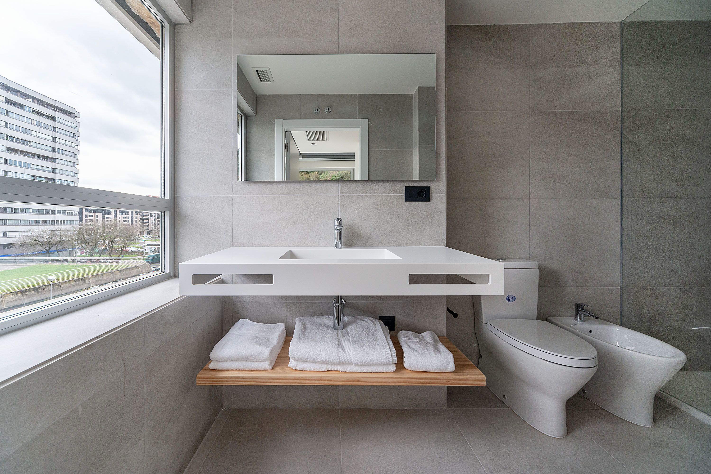 duplex, 2 bedrooms | bathroom | shower, rainfall showerhead, free toiletries, hair dryer