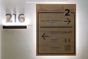 Interior detail - Hotel Distrito Oeste by Limehome (San Sebastián)