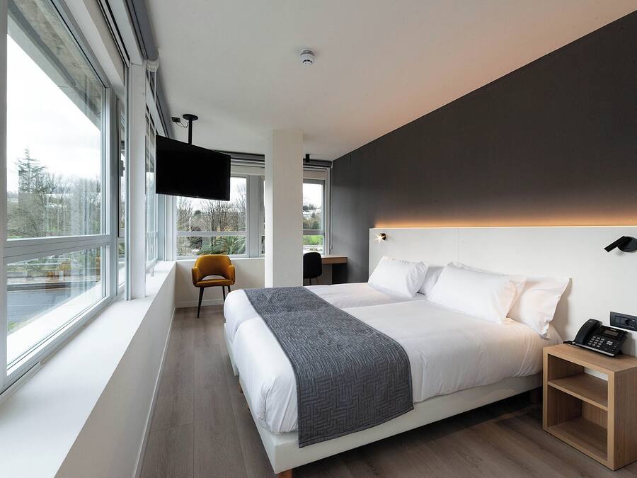 Habitación con dos camas individuales | Caja fuerte, cortinas opacas, sistema de insonorización