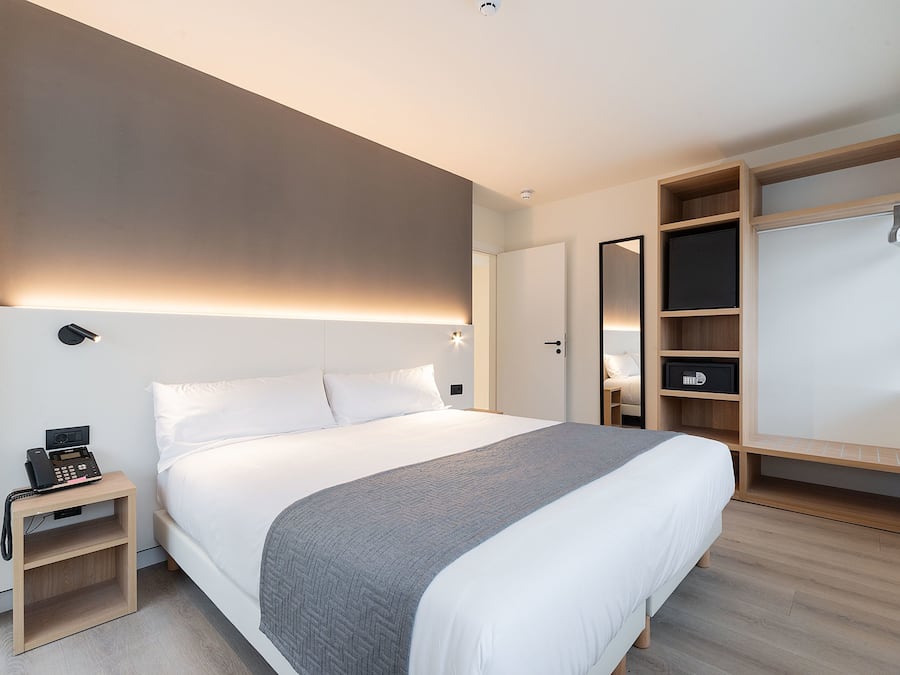 Minibar, Zimmersafe, Verdunkelungsvorhänge, schallisolierte Zimmer