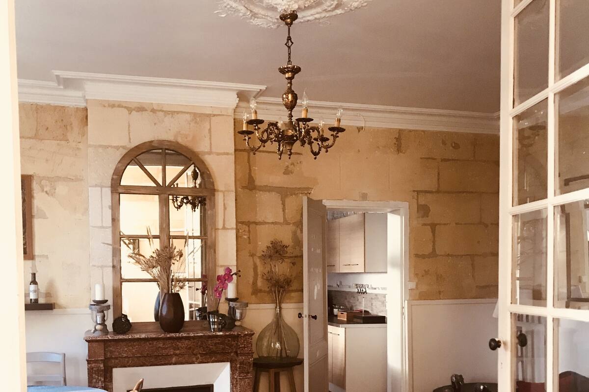 House, 5 Bedrooms | Living area