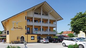 A yellow building with a sign reading "Haus Schwöble garni" and balconies. - Im Gewölbe (Bad Fuessing)