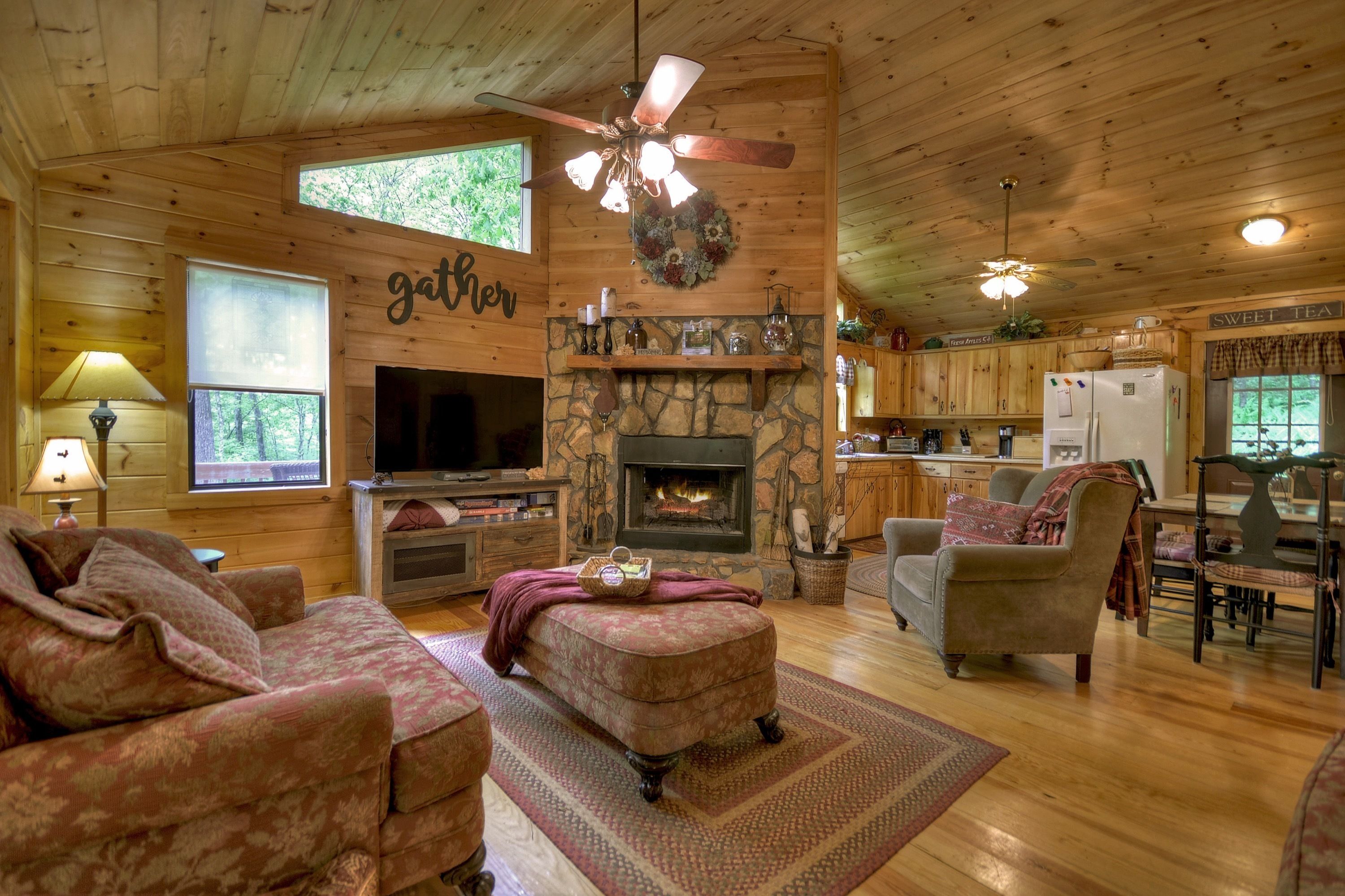 House, Multiple Beds, Non Smoking | Living room | Flat-screen TV, fireplace
