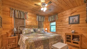 House, Multiple Beds, Non Smoking | Iron/ironing board, WiFi (free), bed sheets - Sweetwater Escape (Epworth)